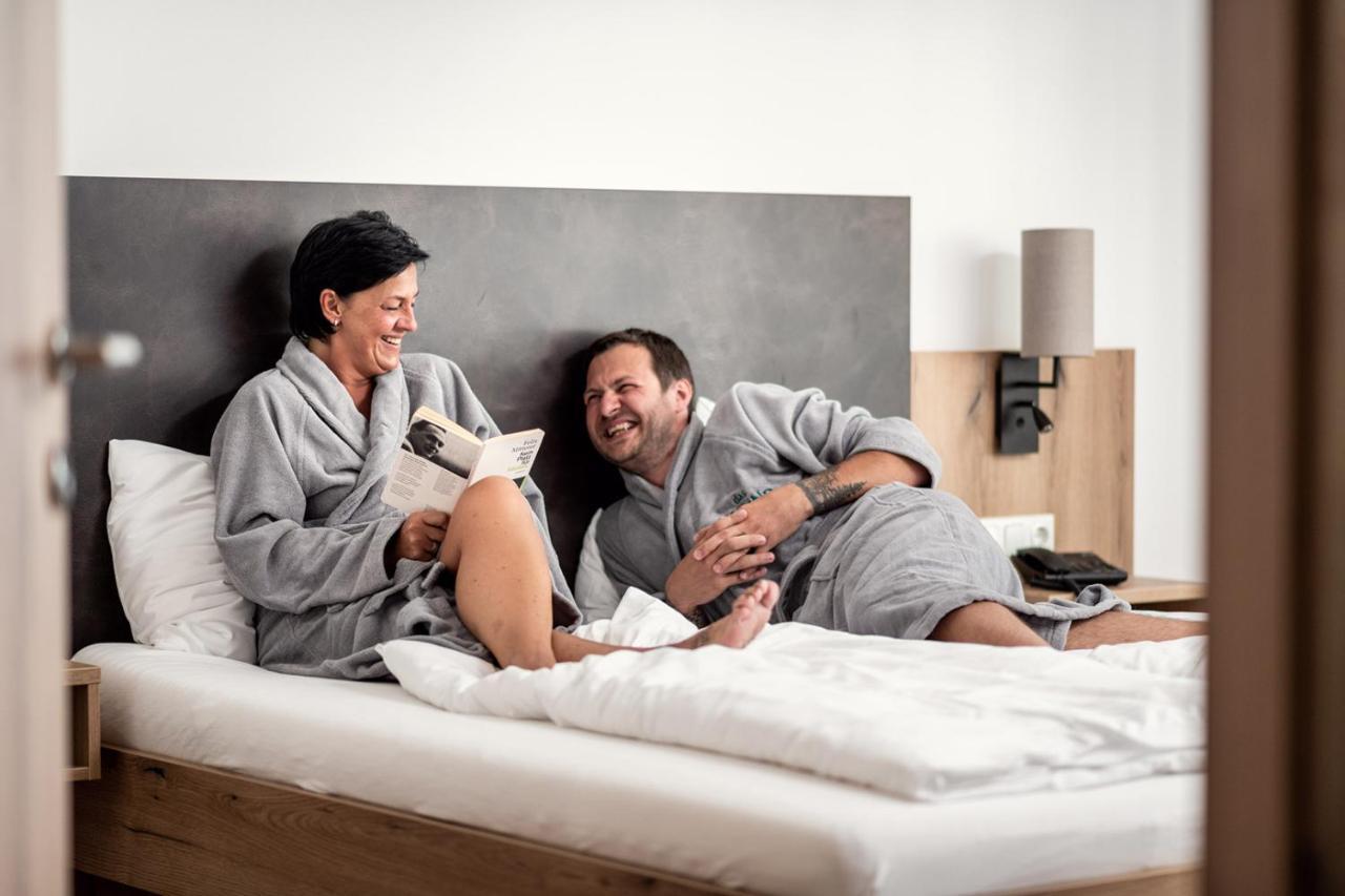 Aktiv- & Gesundheitsresort Das Gxund - Thermeneintritt Inklusive バート・ホーフガシュタイン エクステリア 写真