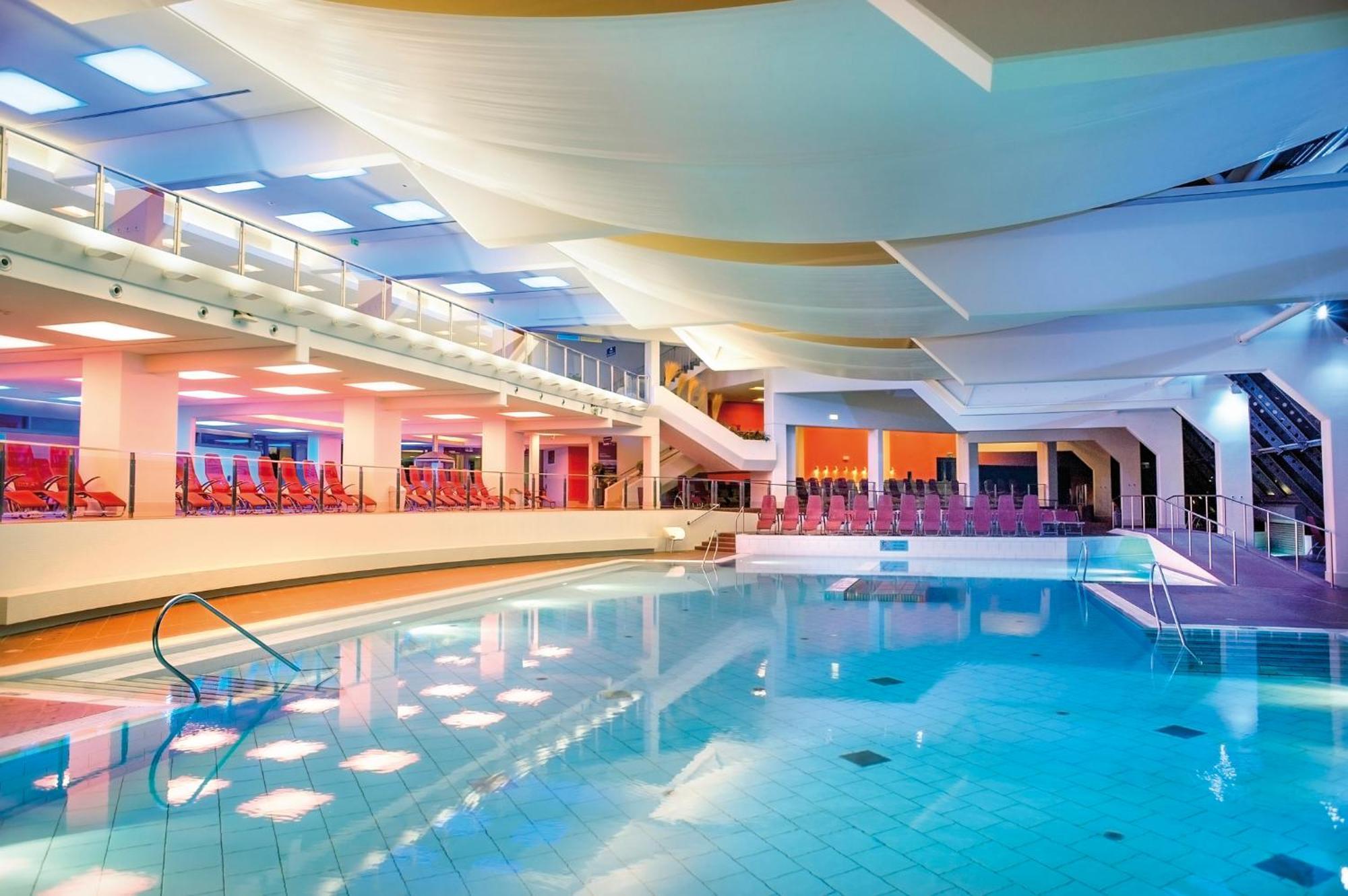 Aktiv- & Gesundheitsresort Das Gxund - Thermeneintritt Inklusive バート・ホーフガシュタイン エクステリア 写真