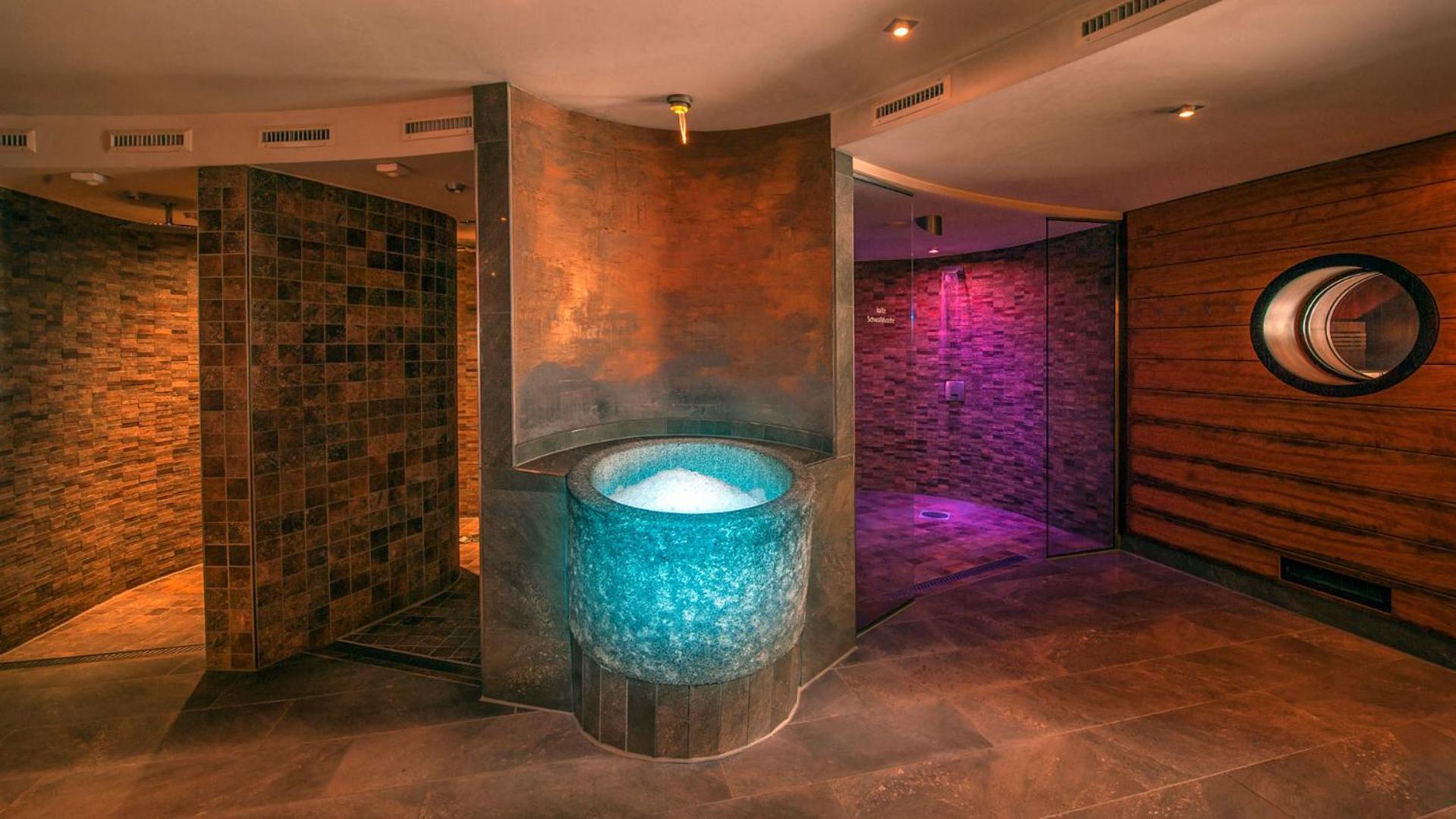 Aktiv- & Gesundheitsresort Das Gxund - Thermeneintritt Inklusive バート・ホーフガシュタイン エクステリア 写真