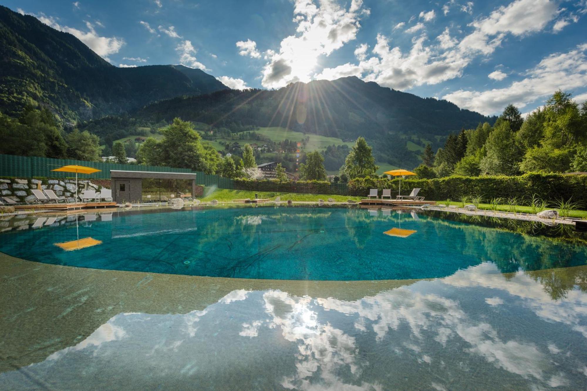 Aktiv- & Gesundheitsresort Das Gxund - Thermeneintritt Inklusive バート・ホーフガシュタイン エクステリア 写真