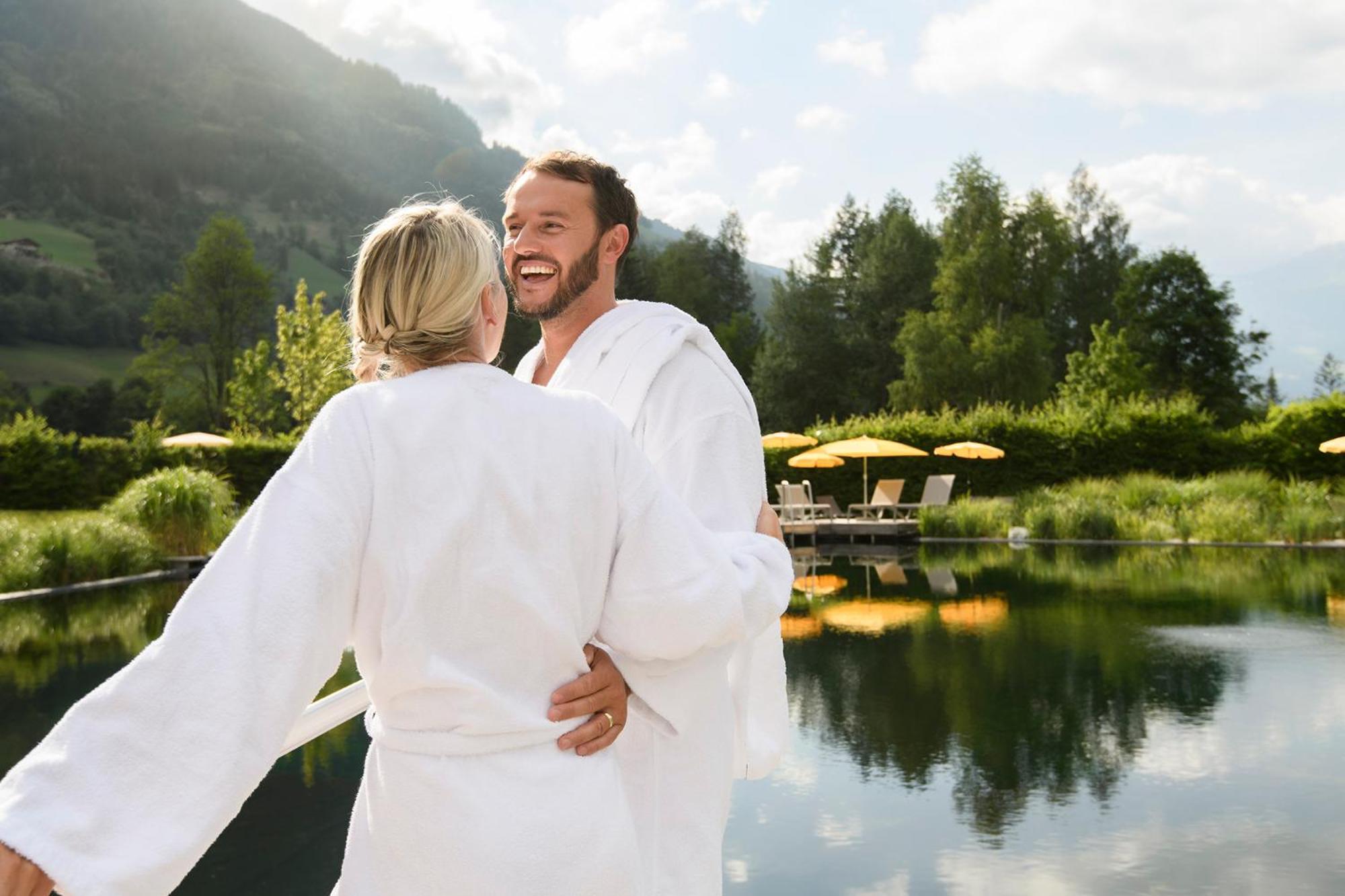 Aktiv- & Gesundheitsresort Das Gxund - Thermeneintritt Inklusive バート・ホーフガシュタイン エクステリア 写真