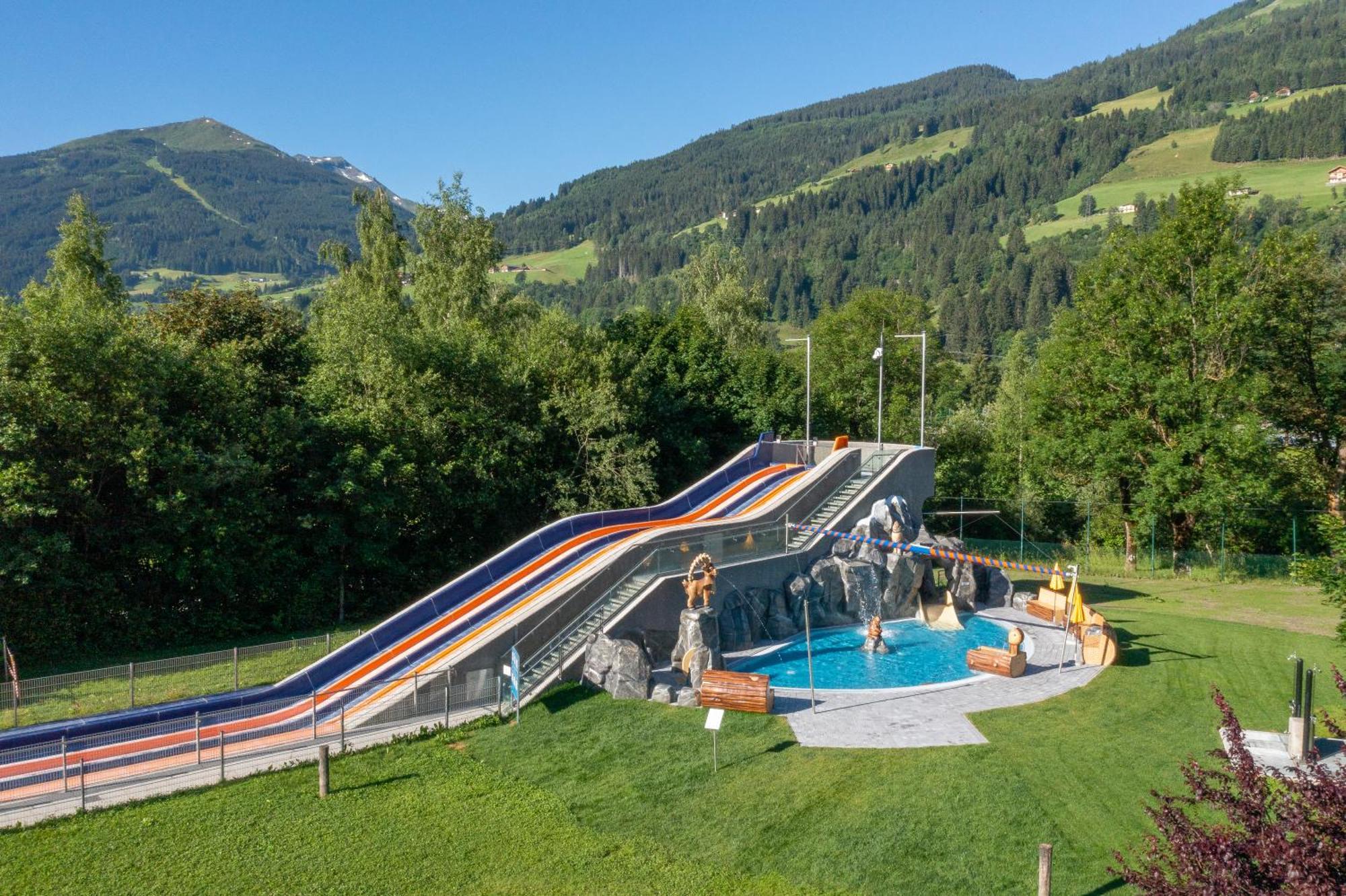 Aktiv- & Gesundheitsresort Das Gxund - Thermeneintritt Inklusive バート・ホーフガシュタイン エクステリア 写真