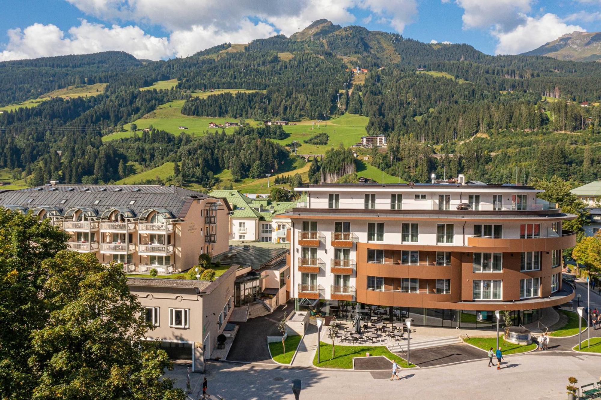 Aktiv- & Gesundheitsresort Das Gxund - Thermeneintritt Inklusive バート・ホーフガシュタイン エクステリア 写真